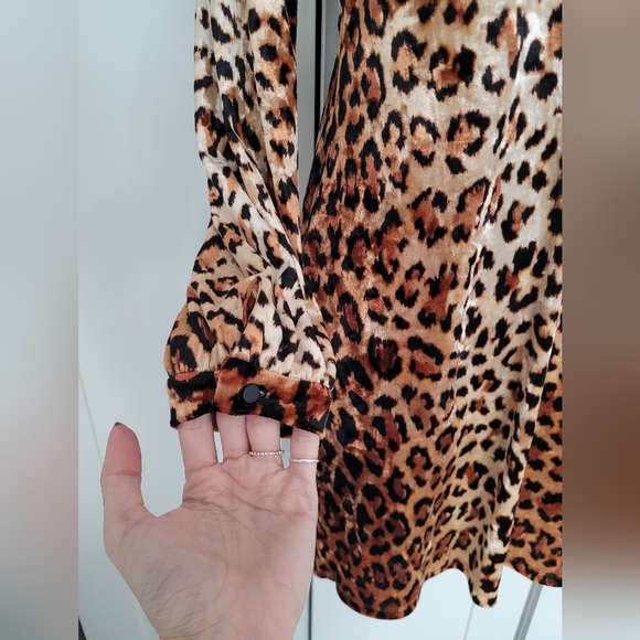 NWOT Urban Outfitters Silence + Noise Crushed Velvet Leopard Print Keyhole Dress - Picture 7 of 12